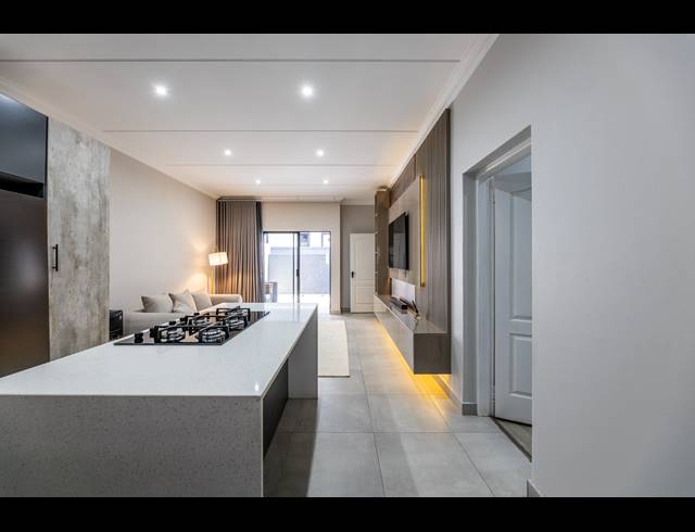 2 BEDROOM APARTMENT FOR SALE IN BRYANSTON
